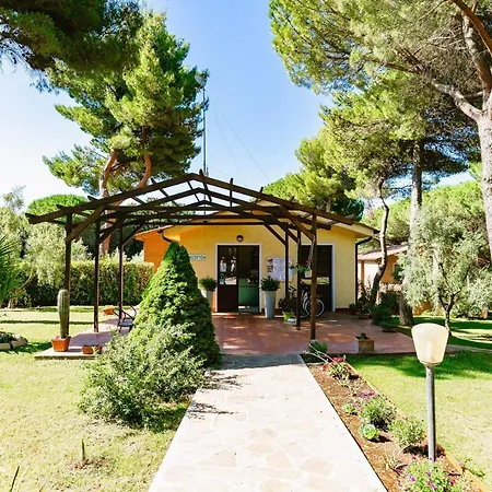 With Swimming-pool In Surrounded By Nature Apartahotel Guardistallo