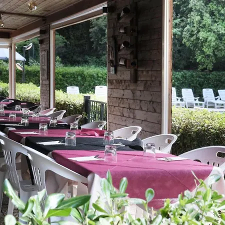 With Swimming-pool In Surrounded By Nature Apartmanhotel Guardistallo