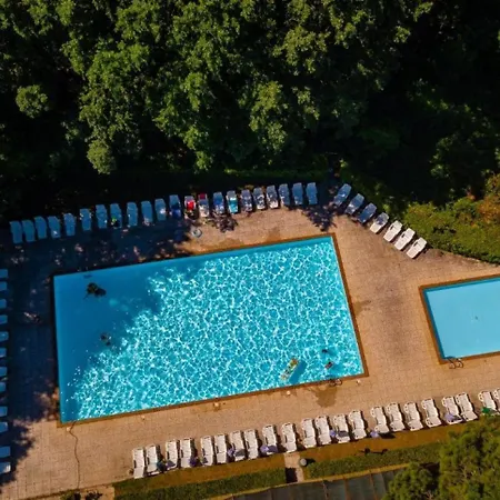 With Swimming-pool In Surrounded By Nature Apartmanhotel Guardistallo