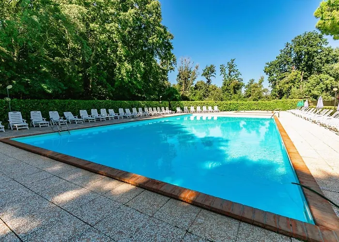公寓式酒店 With Swimming-pool In Surrounded By Nature